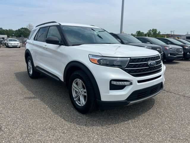 Certified 2023 Ford Explorer XLT w/ Equipment Group 202A AWD/4WD image 3