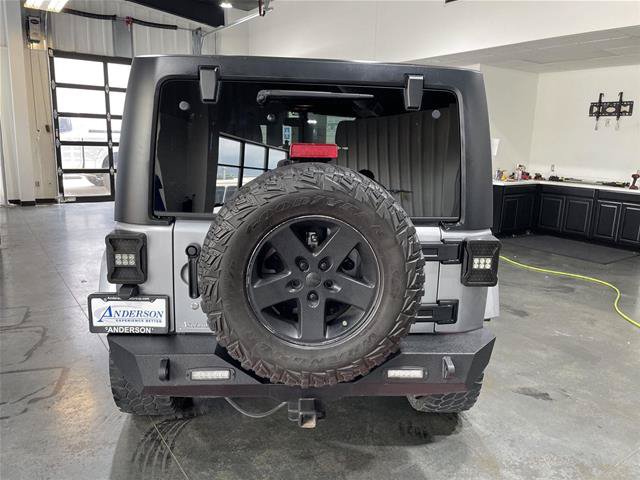 Used 2018 Jeep Wrangler Unlimited Sahara AWD/4WD image 8