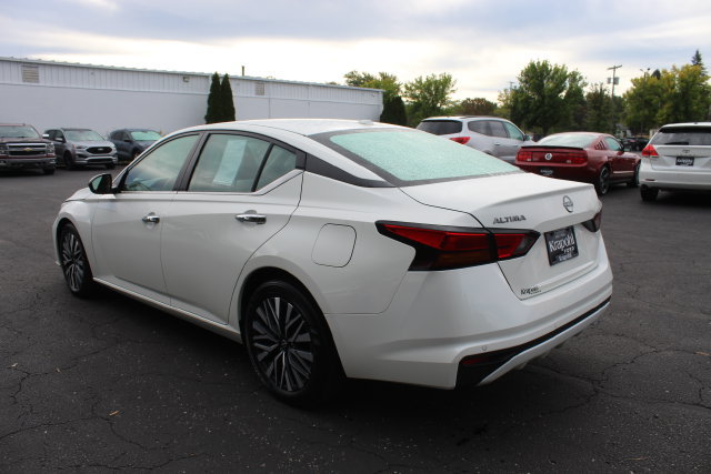 Used 2025 Nissan Altima 2.5 SV FWD image 13