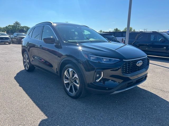 Certified 2023 Ford Escape Platinum w/ Premium Technology Package AWD/4WD image 3