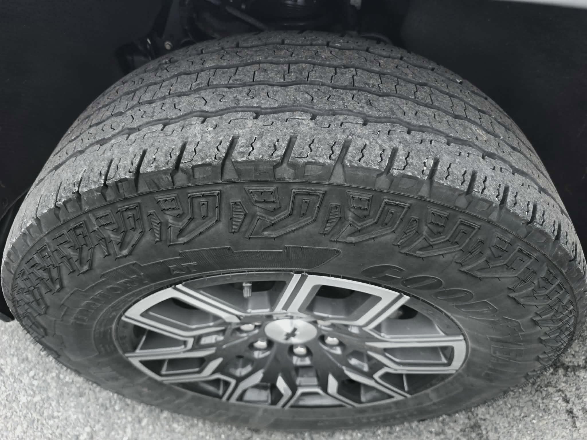 Used 2024 Chevrolet Colorado Z71 w/ Z71 Convenience Package 2 image 11