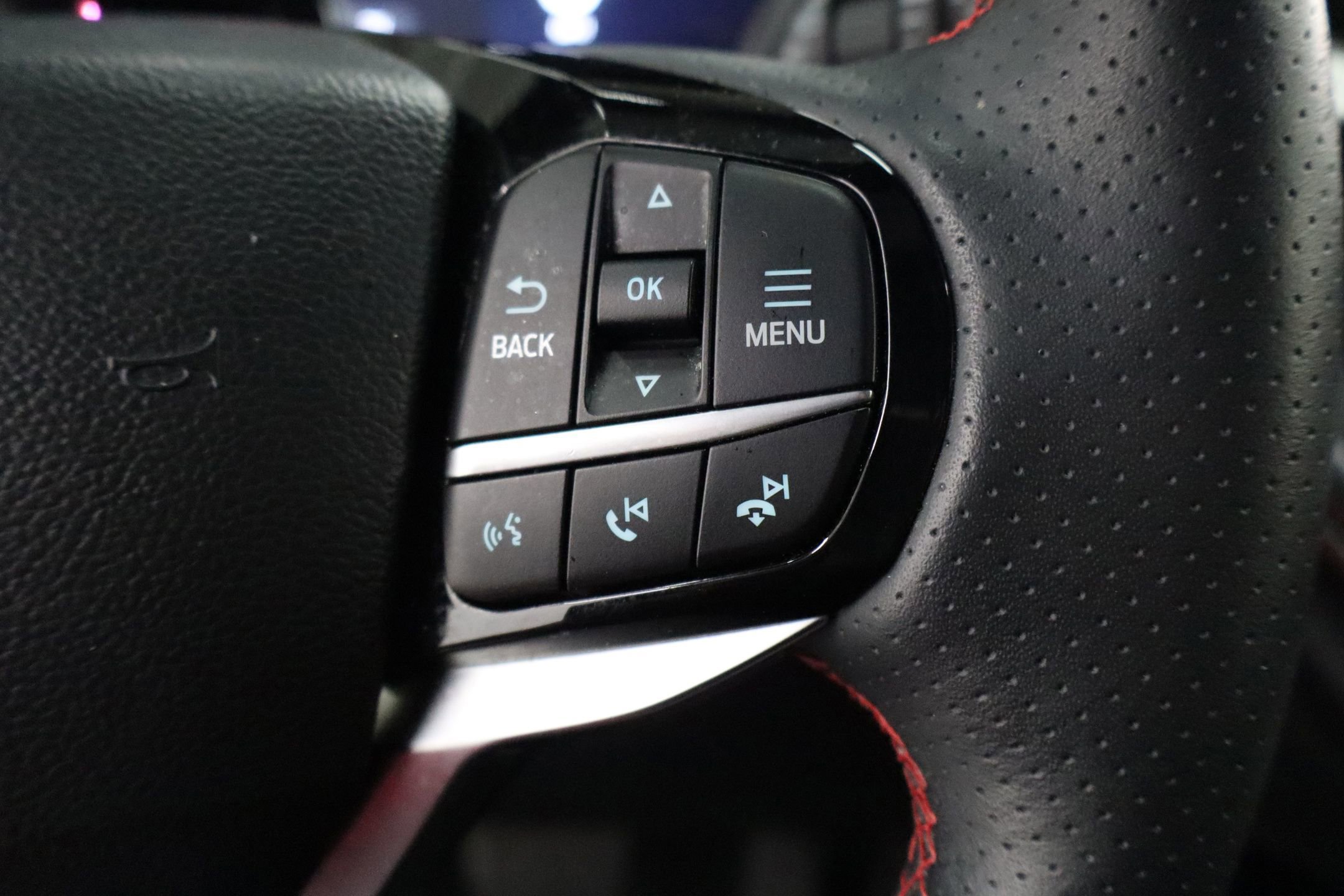 Certified 2025 Ford Explorer ST-Line w/ ST-Line Street Pack image 23