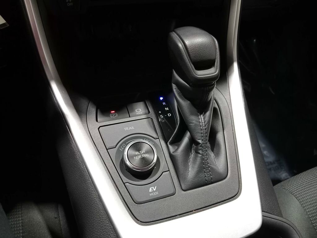 Used 2022 Toyota RAV4 LE AWD/4WD image 21