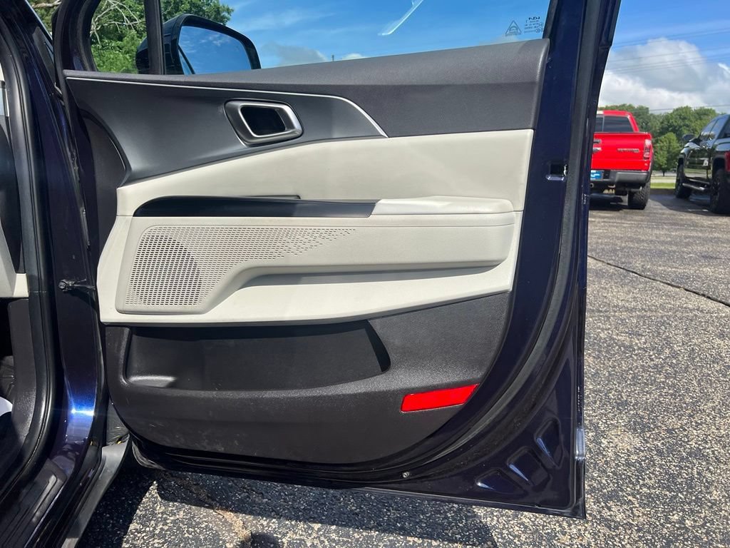 Used 2024 Kia Carnival LX FWD image 36