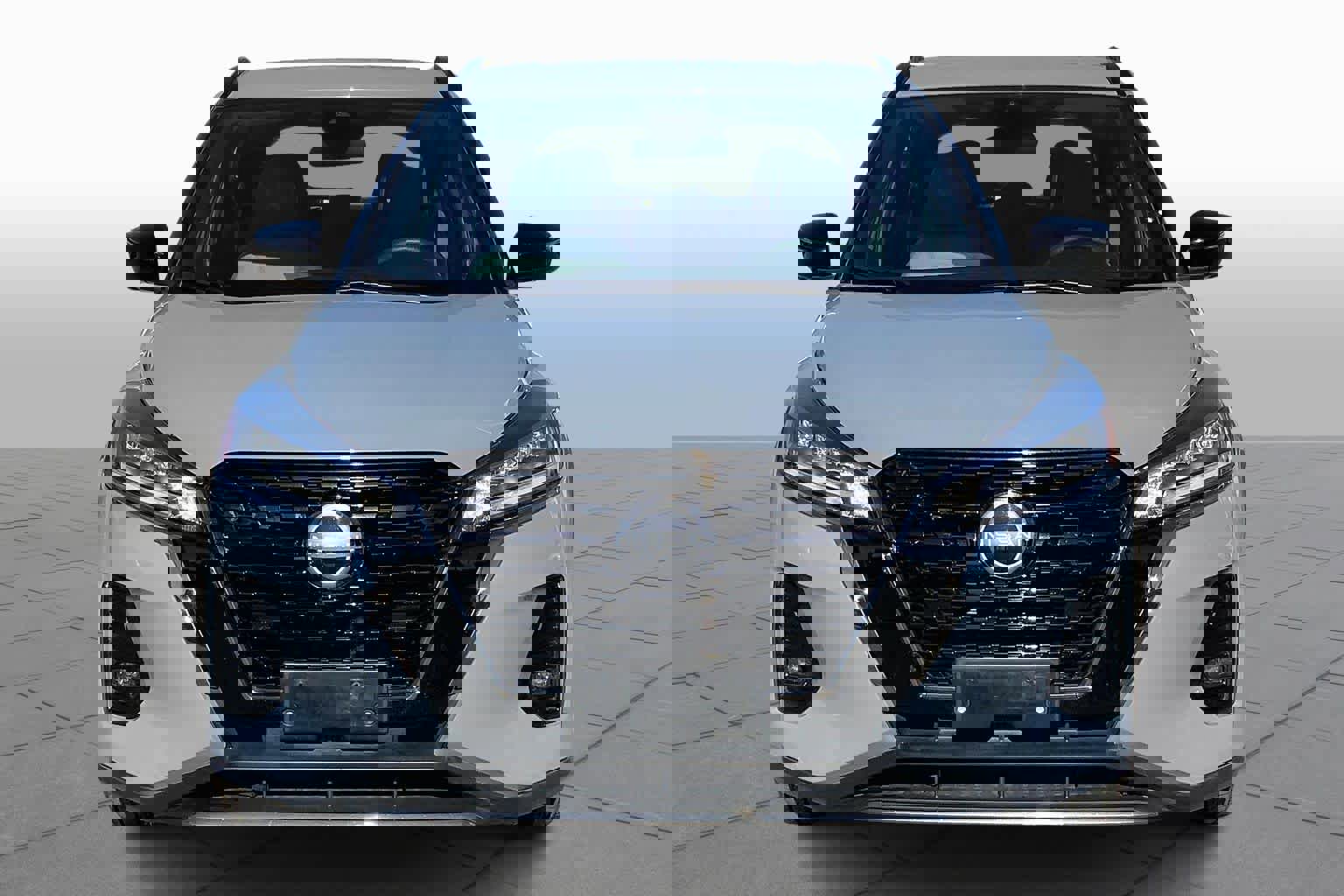 Used 2023 Nissan Kicks SR w/ SR Premium Package image 3