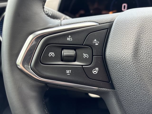 Used 2025 Chevrolet Trax LT w/ LT Convenience Package FWD image 29