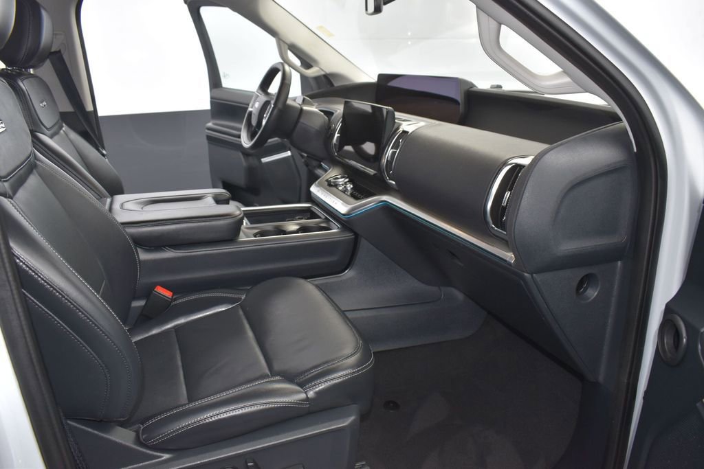 Certified 2025 Ford Expedition Platinum AWD/4WD image 28
