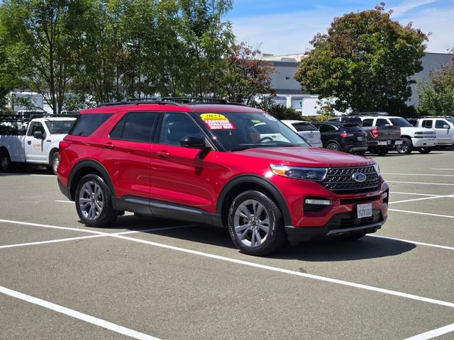 Certified 2023 Ford Explorer XLT w/ Equipment Group 202A RWD image 7