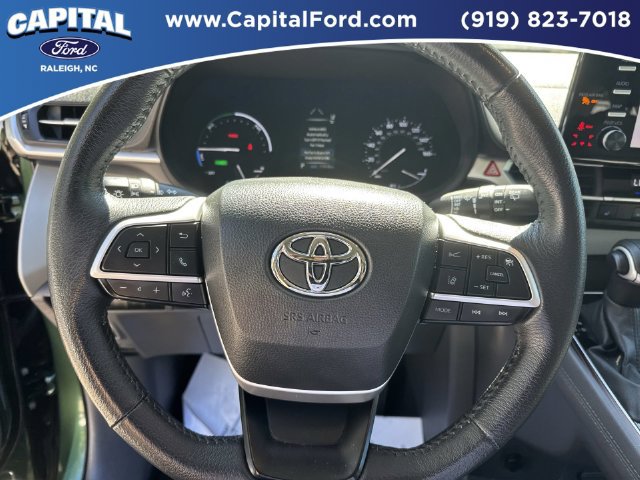 Used 2024 Toyota Sienna XLE FWD image 25