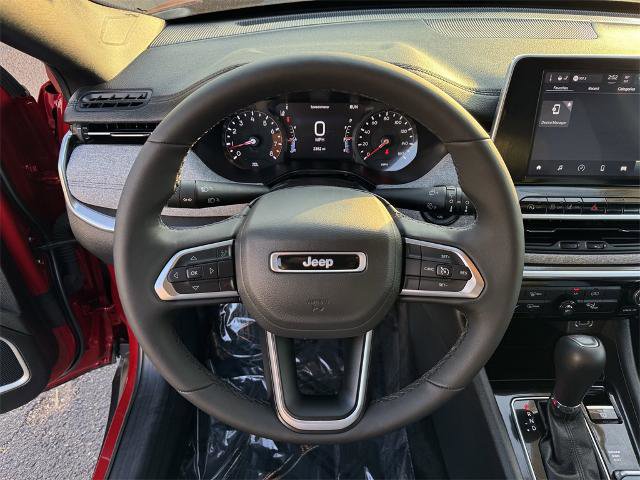 Used 2025 Jeep Compass Latitude image 20