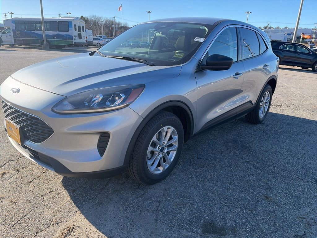 Certified 2022 Ford Escape SE w/ Cold Weather Package image 3