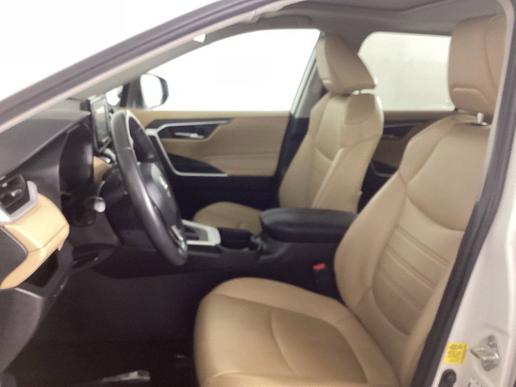 Used 2020 Toyota RAV4 XLE Premium AWD/4WD image 10