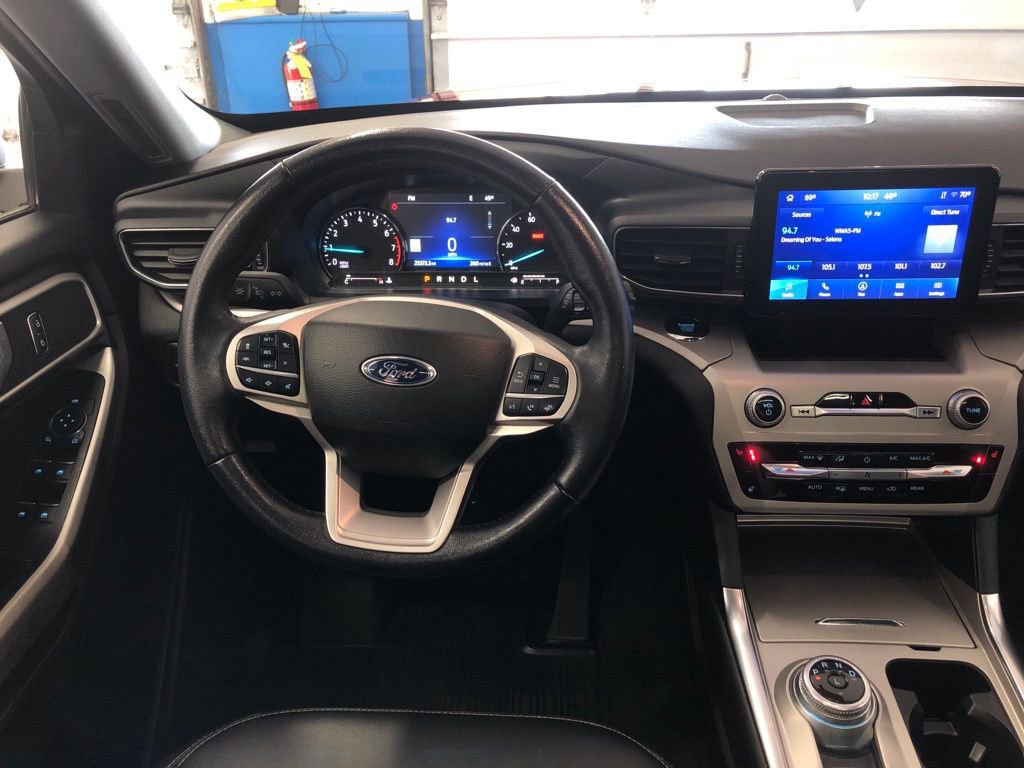 Certified 2022 Ford Explorer XLT w/ Equipment Group 202A image 14