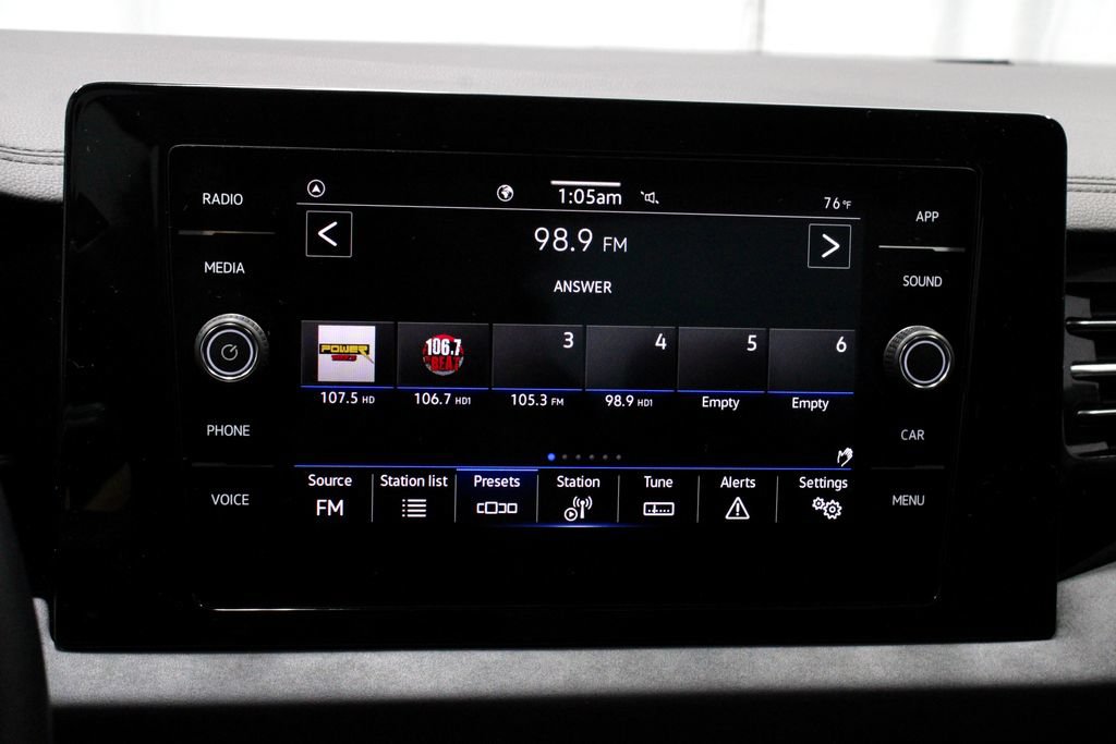 Used 2025 Volkswagen Jetta SE FWD image 3