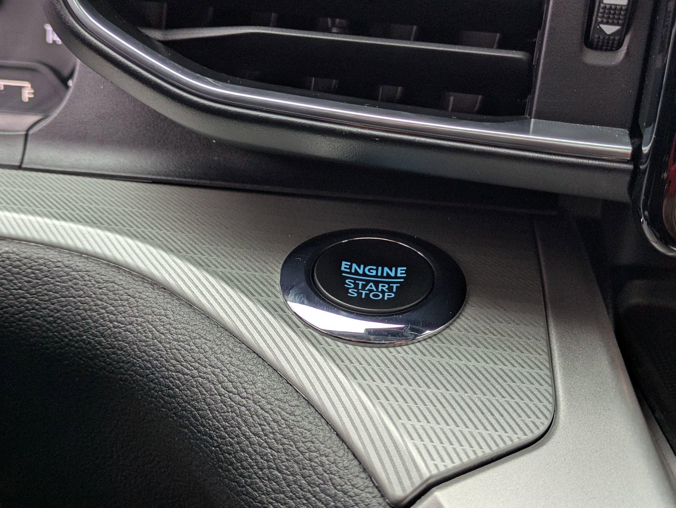 Certified 2022 Ford Explorer XLT w/ Equipment Group 202A image 25