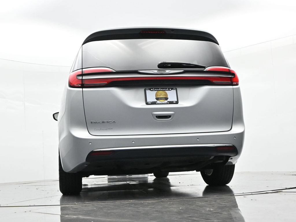 Used 2024 Chrysler Pacifica Touring-L FWD image 21