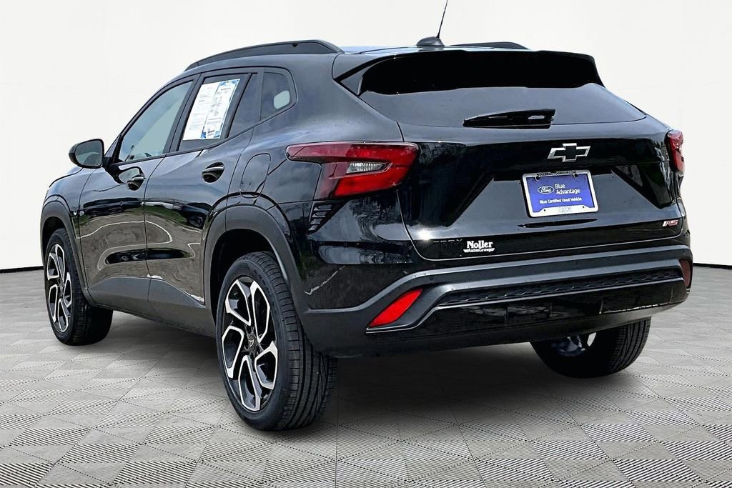 Used 2024 Chevrolet Trax RS w/ Driver Confidence Package FWD image 2