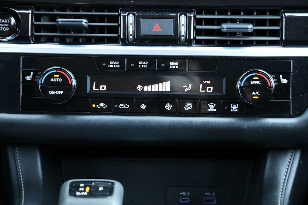 Used 2025 Nissan Pathfinder SV image 27