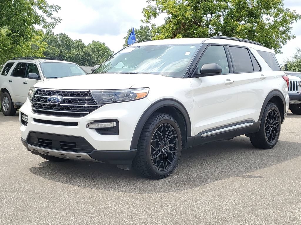 Certified 2022 Ford Explorer XLT w/ Equipment Group 202A AWD/4WD image 2