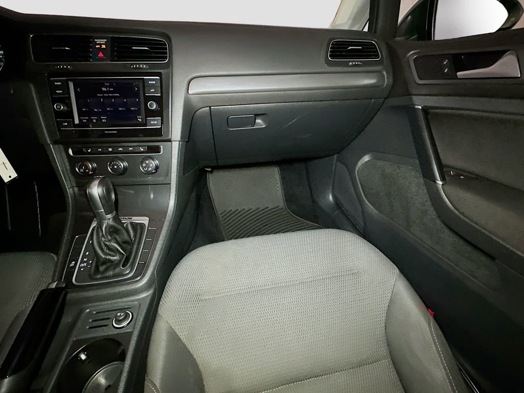 Used 2018 Volkswagen Golf S AWD/4WD image 32