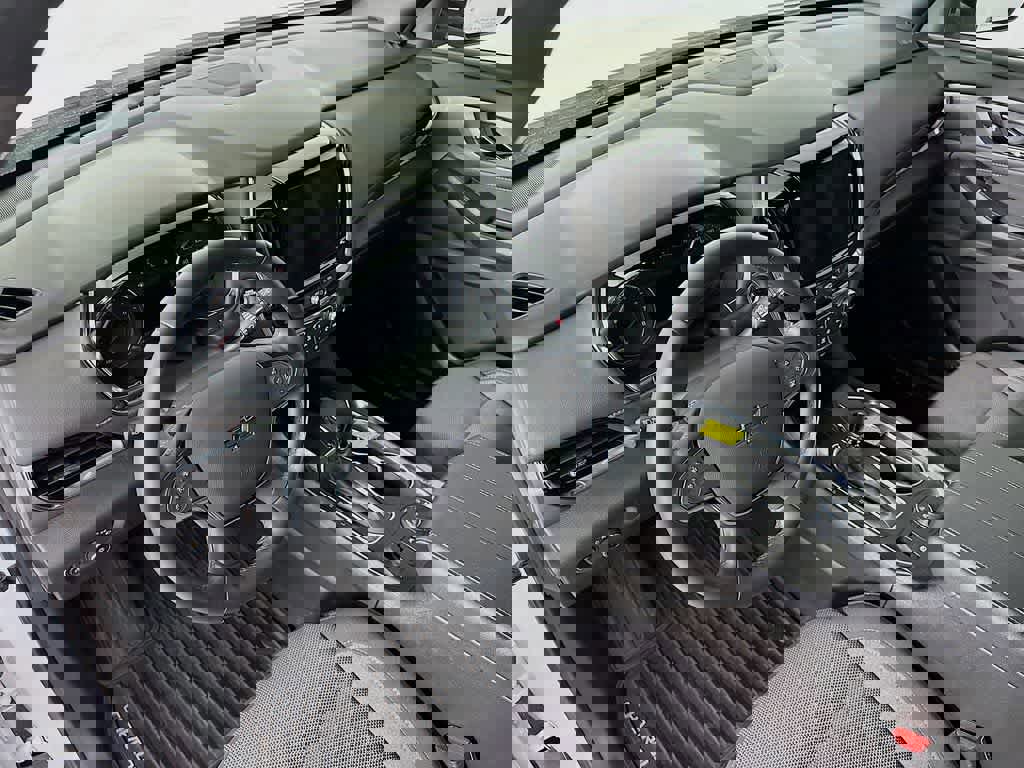 Used 2023 Chevrolet Traverse LT w/ Midnight/Sport Edition image 9