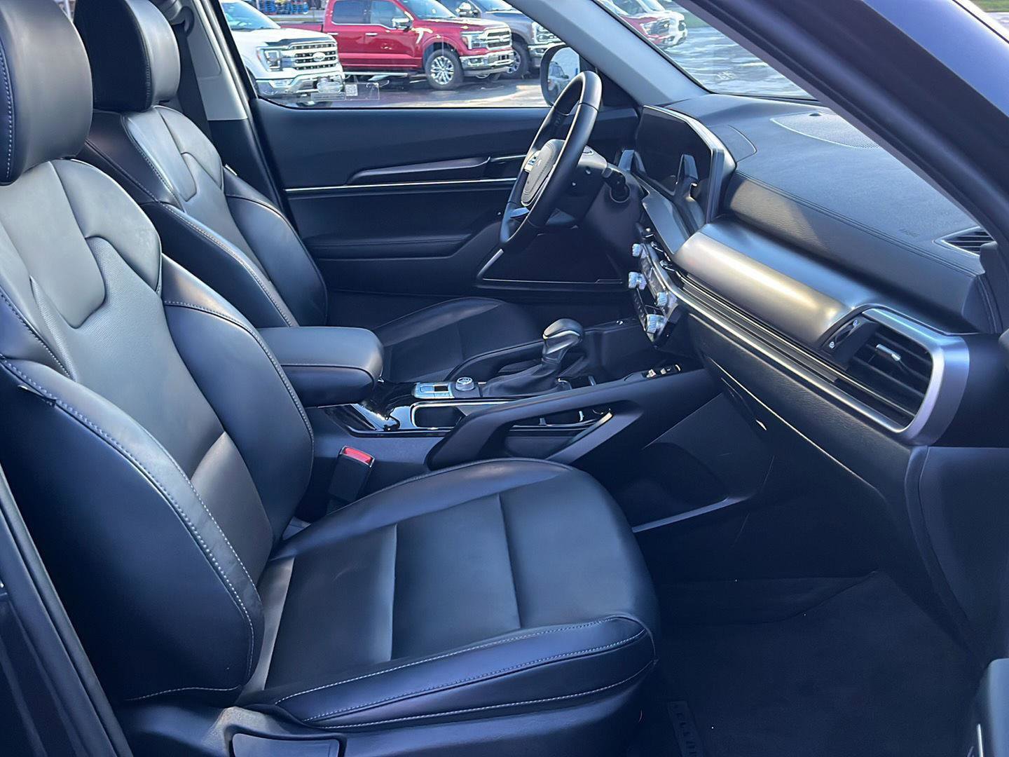 Used 2025 Kia Telluride S FWD image 14