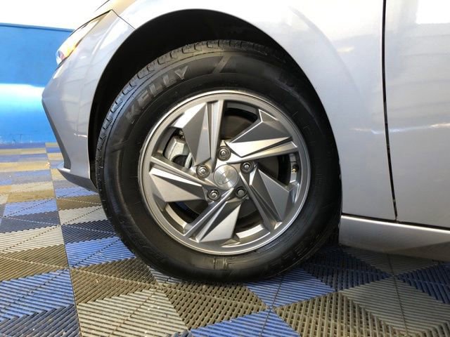 Used 2024 Hyundai Elantra SE image 10