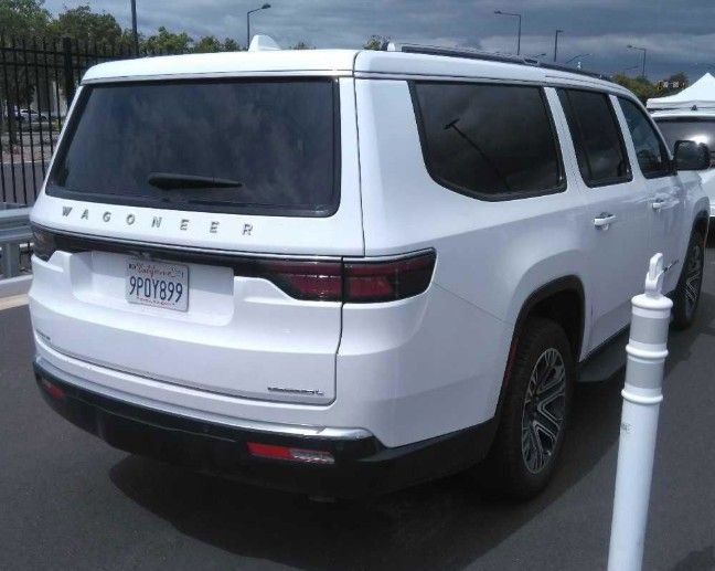 Used 2023 Jeep Wagoneer L Series II AWD/4WD image 4