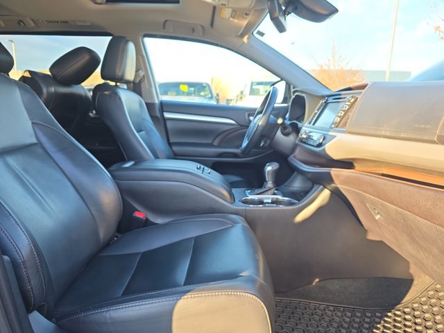 Used 2019 Toyota Highlander XLE image 32