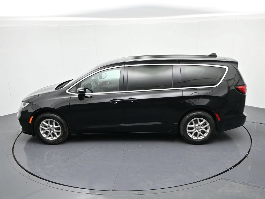 Used 2024 Chrysler Pacifica Touring-L FWD image 20