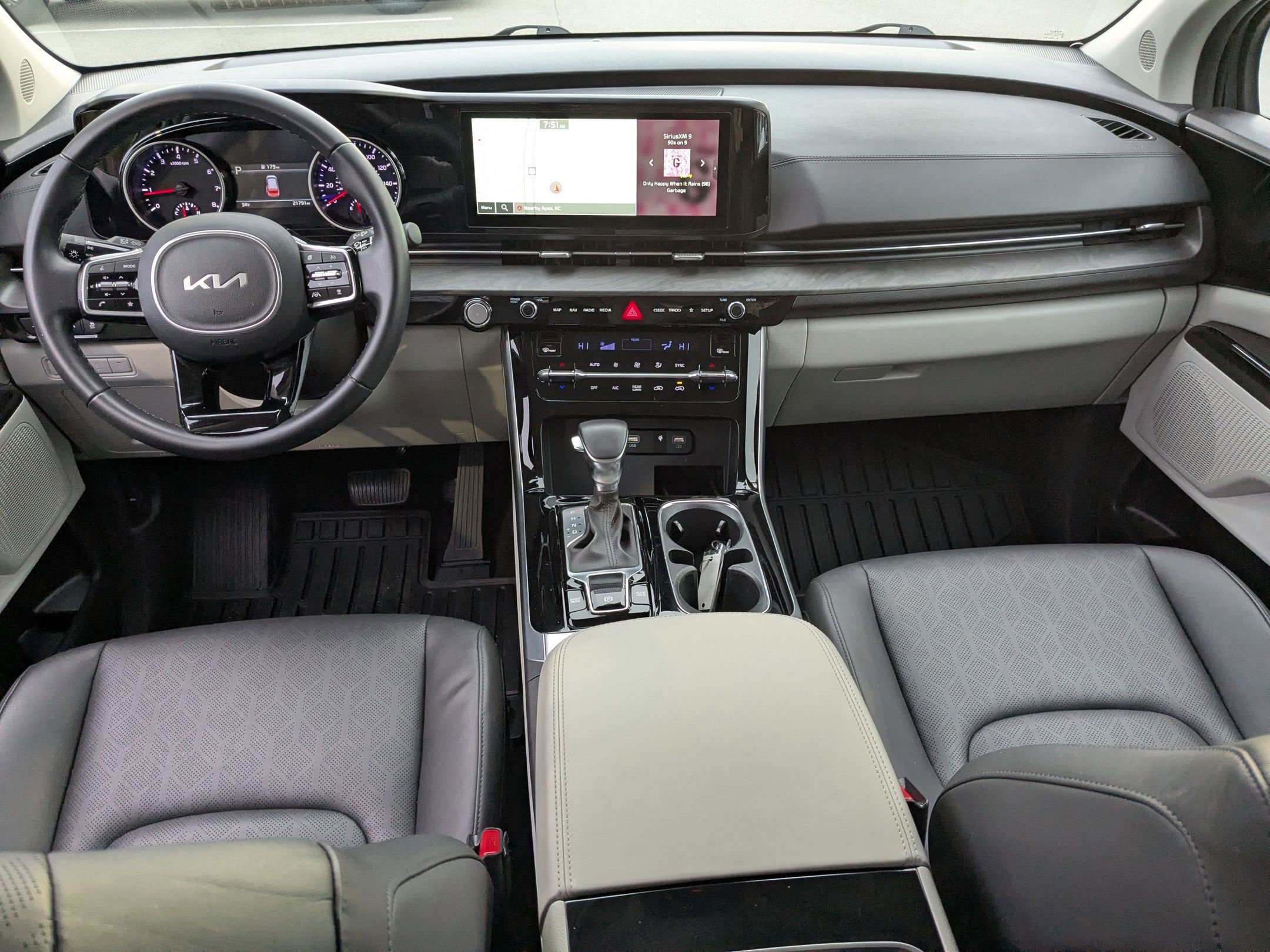 Used 2024 Kia Carnival EX image 30