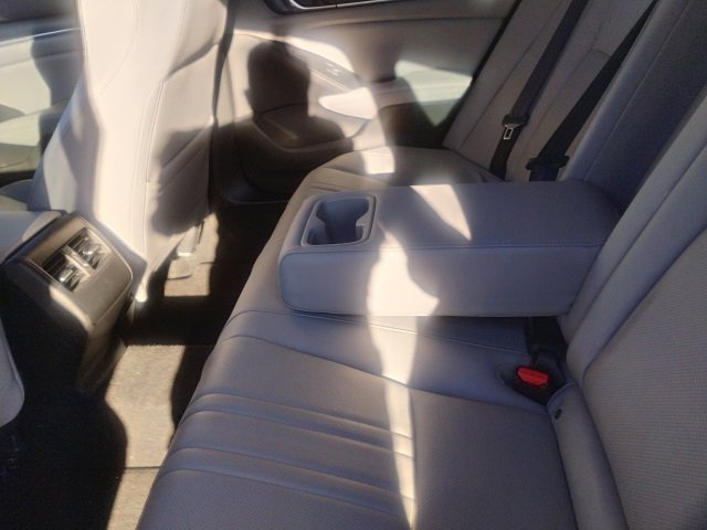 Used 2018 Honda Accord Touring image 14