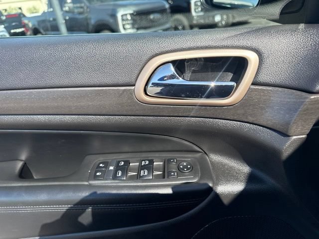 Used 2017 Jeep Grand Cherokee Laredo AWD/4WD image 15