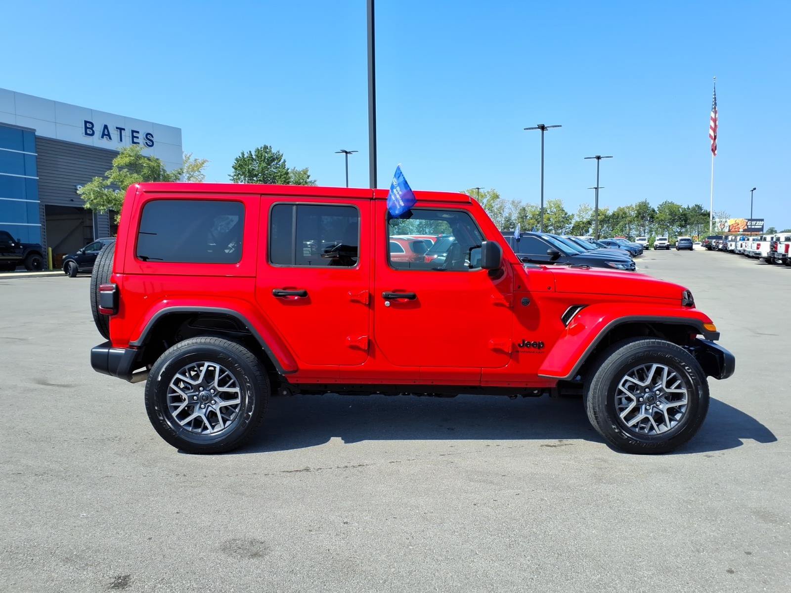 Used 2025 Jeep Wrangler Unlimited Sahara AWD/4WD image 2