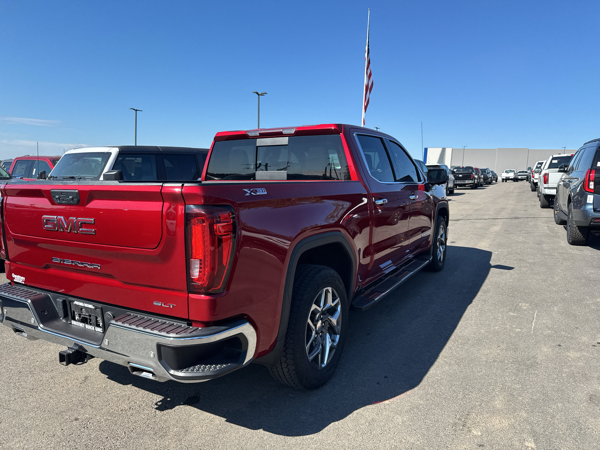 Used 2024 GMC Sierra 1500 SLT w/ SLT Premium Plus Package AWD/4WD image 7