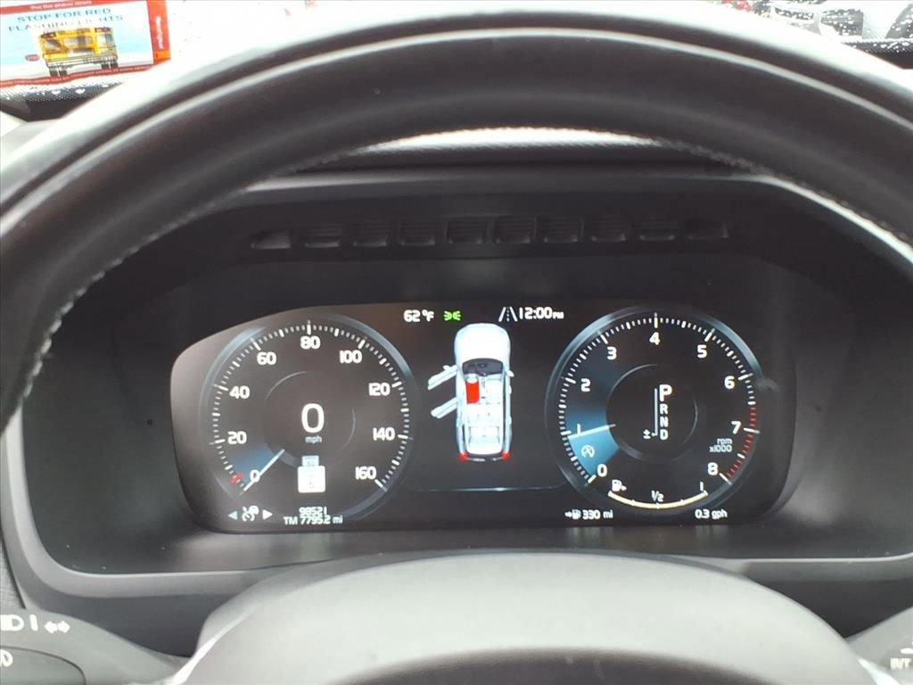 Used 2017 Volvo XC90 T6 Momentum w/ Vision Package image 19