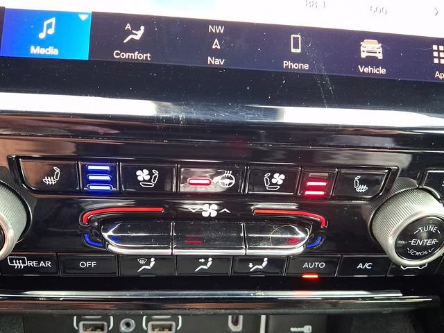 Used 2022 Jeep Grand Cherokee Overland w/ Luxury Tech Group IV AWD/4WD image 31