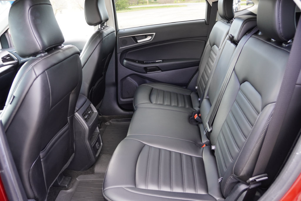 Certified 2020 Ford Edge SEL w/ Cold Weather Package AWD/4WD image 18