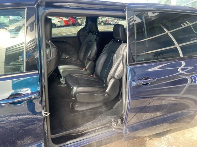 Used 2022 Chrysler Pacifica Touring-L w/ S Appearance Package image 25