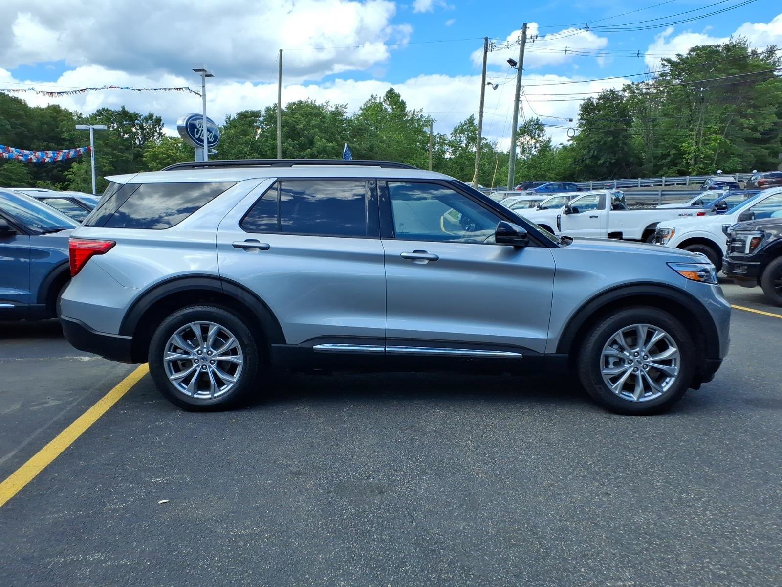 Certified 2024 Ford Explorer XLT w/ Equipment Group 202A AWD/4WD image 9