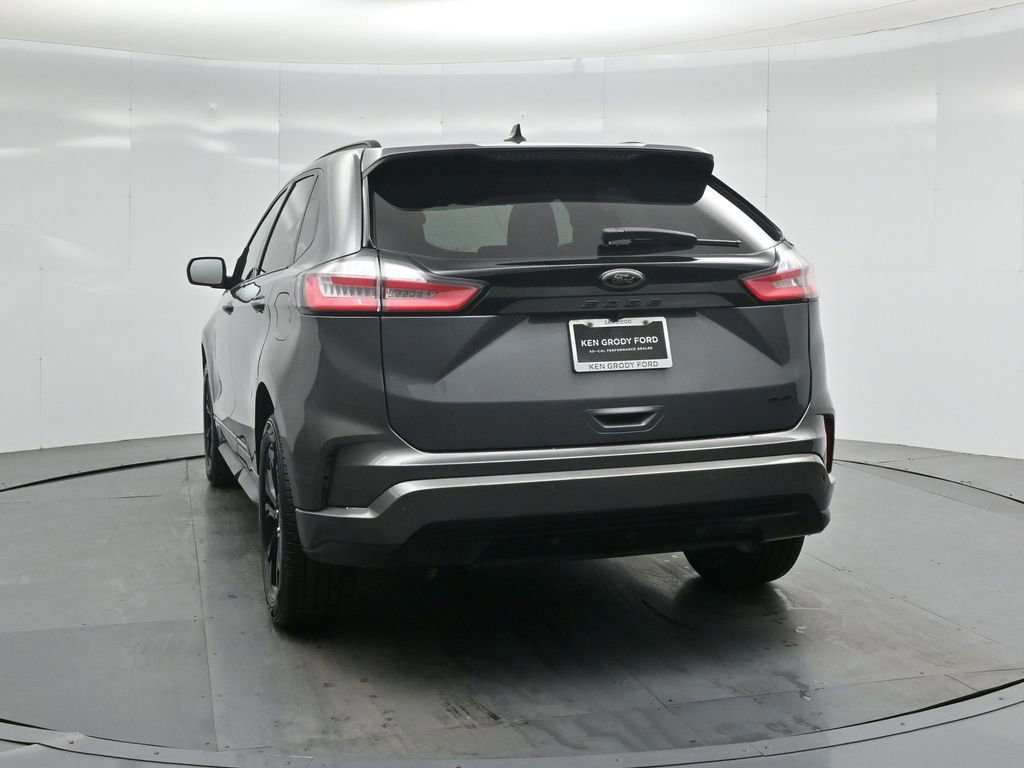 Certified 2022 Ford Edge SE w/ Black Appearance Package image 16