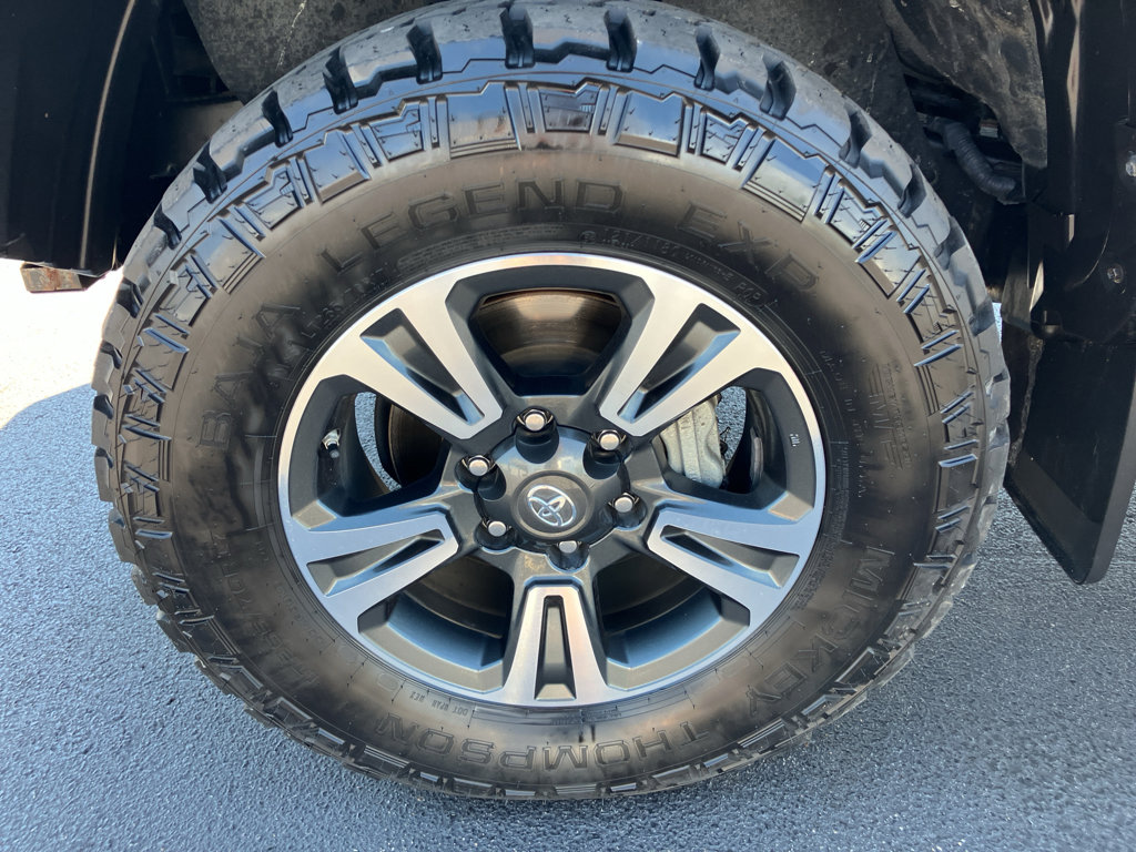 Used 2018 Toyota Tacoma TRD Sport image 13