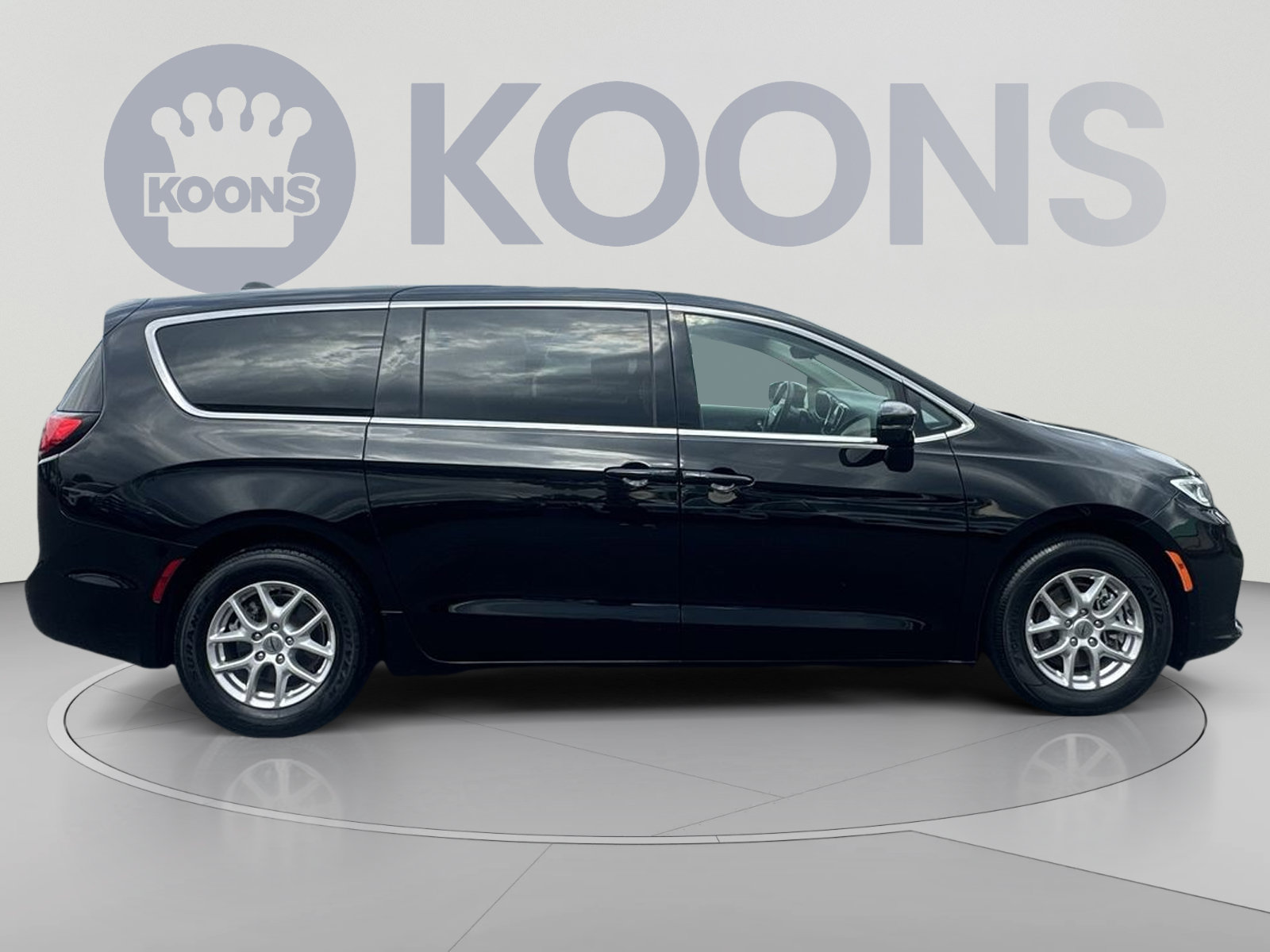 Used 2024 Chrysler Pacifica Touring-L FWD image 12
