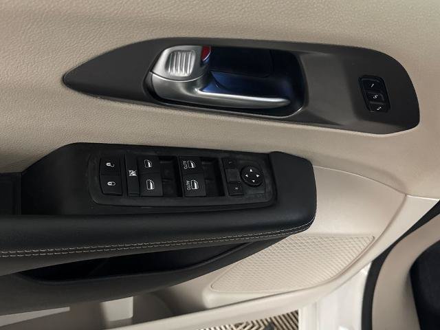 Used 2024 Chrysler Pacifica Touring-L FWD image 16