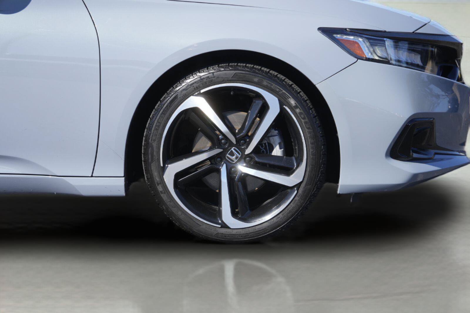 Used 2022 Honda Accord Sport image 4