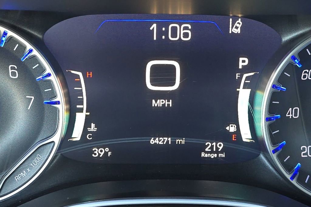 Used 2023 Chrysler Pacifica Limited FWD image 28