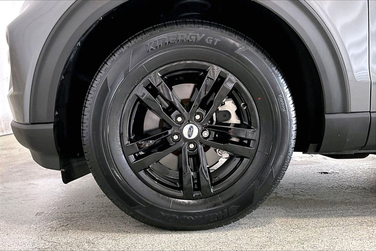 Certified 2023 Ford Explorer XLT w/ Equipment Group 202A image 12