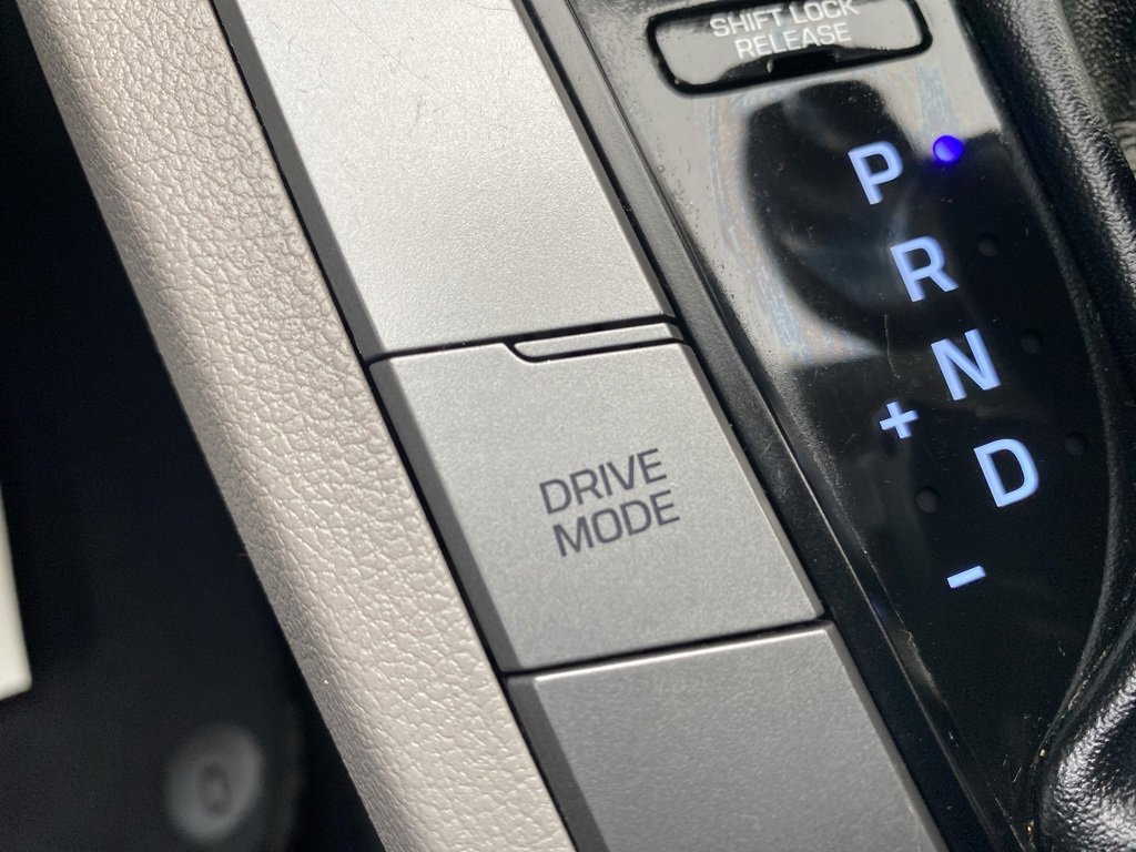 Used 2017 Hyundai Elantra SE image 25