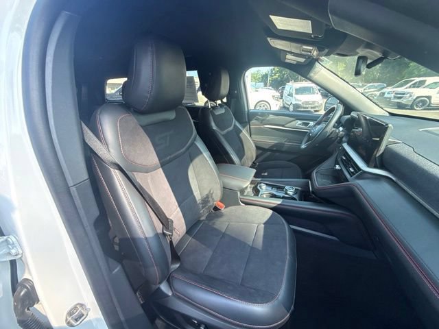 Certified 2025 Ford Explorer ST AWD/4WD image 11