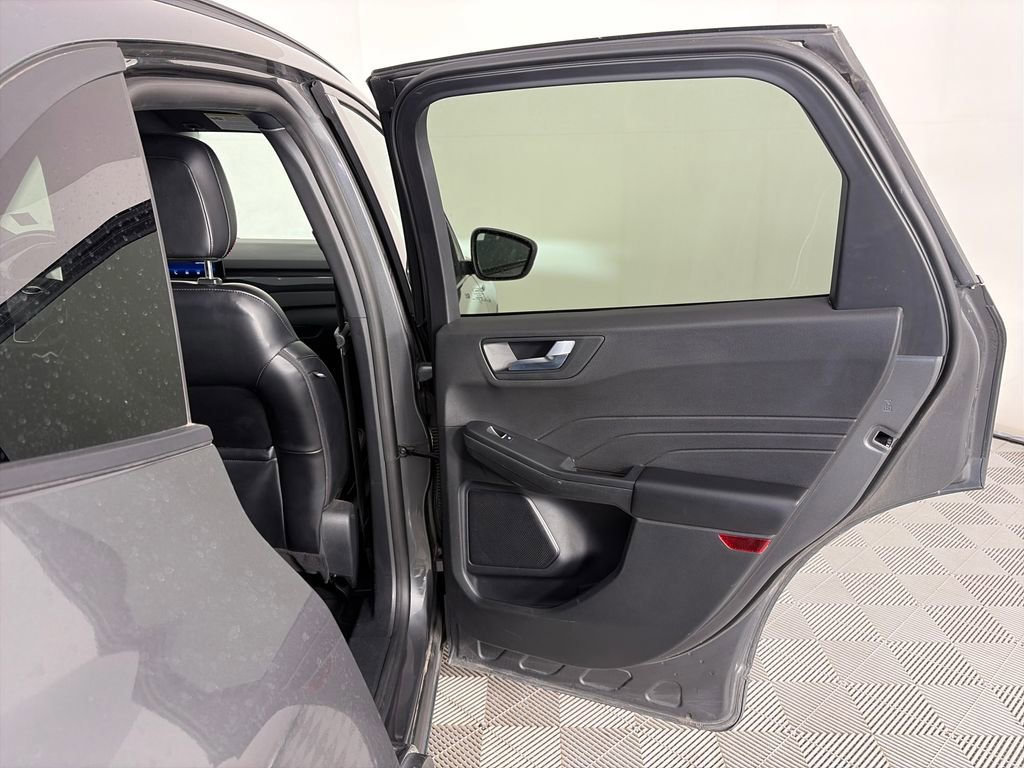 Certified 2025 Ford Escape ST-Line Select AWD/4WD image 28